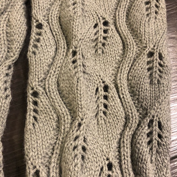 Gray Knitted Boot-cuffs With Lace Trims - Picture 2 of 3